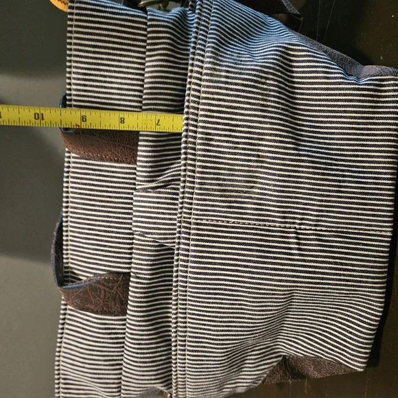 Chic Striped Tote with Brown Leather Details - Picture 4 of 11